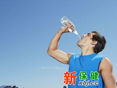 每天喝不夠6杯水